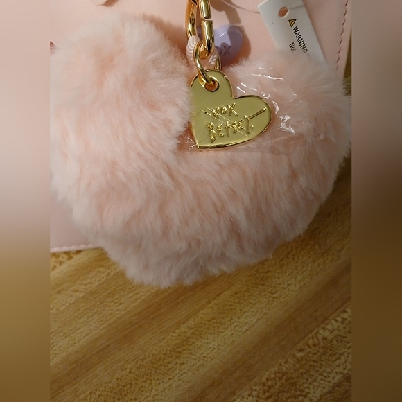 Betsey Johnson NWT Conversation Heart Mini Bag/Crossbody With Bag Charm - Picture 7 of 9